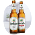 Zwei Krombacher Pils-Flaschen, eine mit alkoholhaltigem und eine mit alkoholfreiem Bier, stehend vor unscharfem Hintergrund.