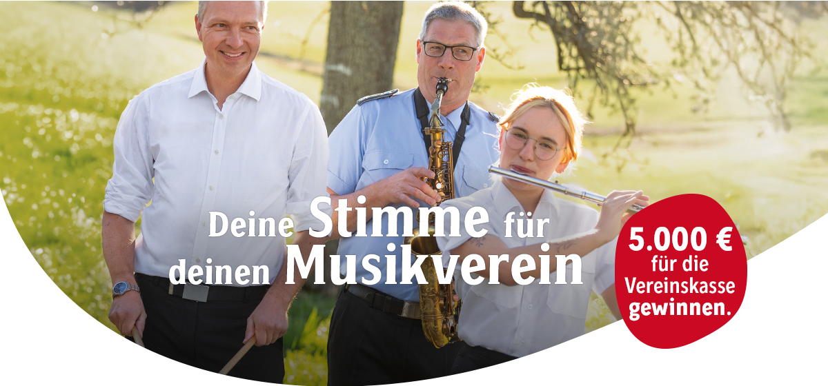 Vier Musiker in Trachten spielen Blasinstrumente im Freien, Text 'Lass die Vereinskasse klingeln', Hinweis auf Gewinn von bis zu 5.000 Euro für Musikverein