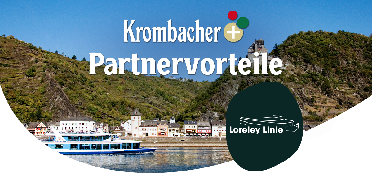 Blick auf die Loreley mit einem weißen Schiff im Vordergrund, im Hintergrund grüne Hügel und ein Dorf. Text: 'Krombacher Partnervorteile' und 'Loreley Linie'.