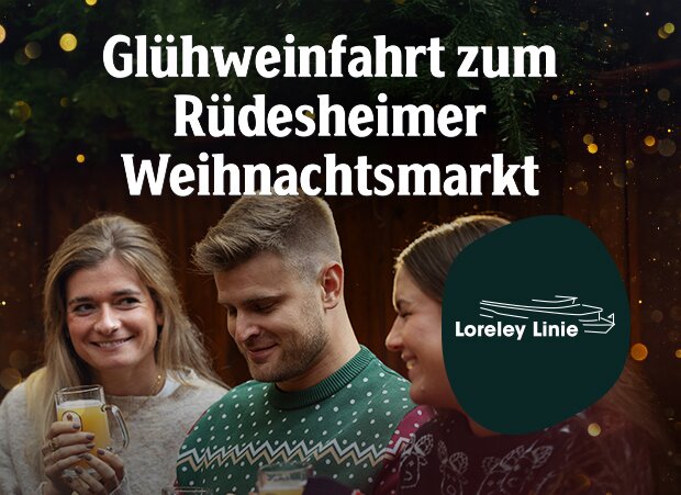 Drei Personen mit Getränken, eine trägt einen grünen Pullover mit Mustern. Text: 'Glühweinfahrt zum Rüdesheimer Weihnachtsmarkt'. Logo der Loreley Linie rechts.