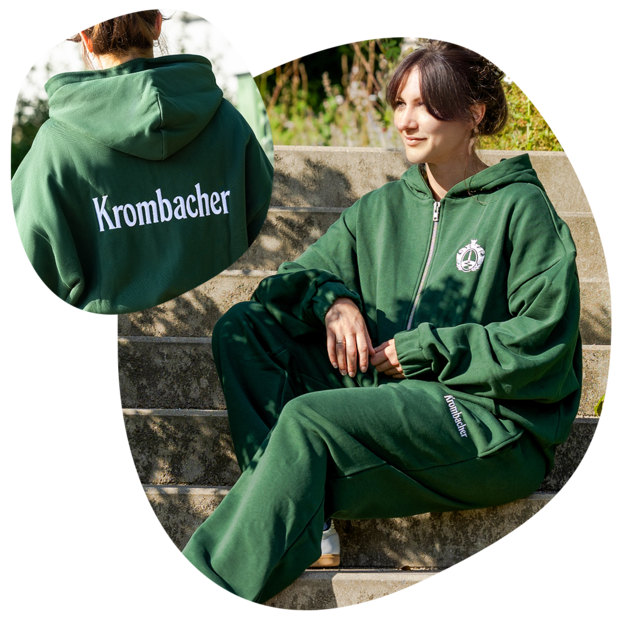 Frau im grünen Trainingsanzug mit dem Krombacher Logo