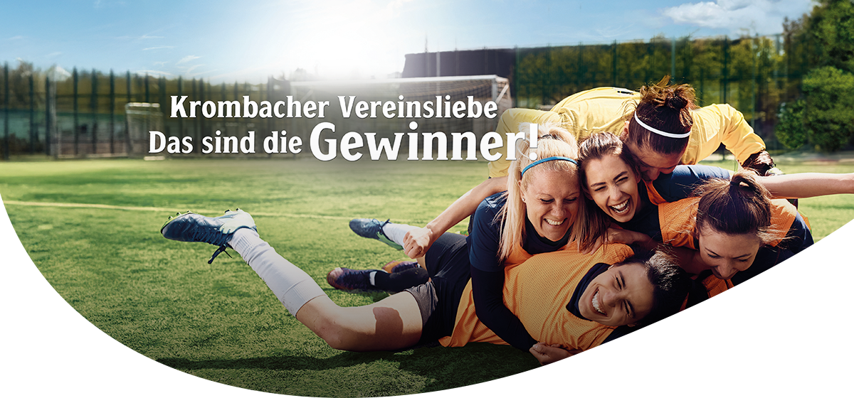 Junge Fußballspieler in gelben Trikots liegen jubelnd auf dem Spielfeld, Text 'Krombacher Vereinsliebe Das sind die Gewinner!'