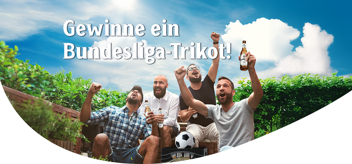Ein Gruppe aus drei Männern die jubelnd die Hände heben und der Slogan "Gewinne ein Bundesliga Trikot"