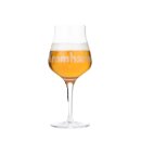 Frisches Pils im Sommelier-Glas mit weitem Bauch und verjüngtem Glasrand, im Krombacher Design.