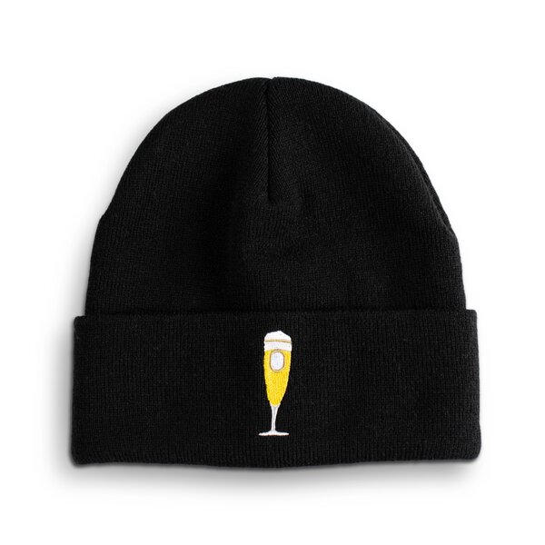 Schwarze Krombacher Beanie mit gesticktem Bierglas vorne drauf.