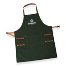 Grüne Krombacher Grillschürze mit braunen Trägern und Logo in der Mitte. 