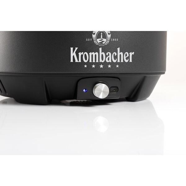 Drehknopf am Gehäuse des rauchfreien Grills von Krombacher.