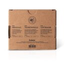 Rückseite braune Kartonverpackung mit drei Beschreibungen zu Krombacher Probierbrand-Sorten: Der Originale, Der Traditionelle, Der Natürliche, jeweils 5 cl, 38,5 % Vol.