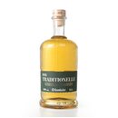 Flasche Krombacher Bierbrand 'Der Traditionelle' mit goldgelbem Inhalt, grünem Etikett und Korkverschluss, 0,5 Liter, 38% vol.