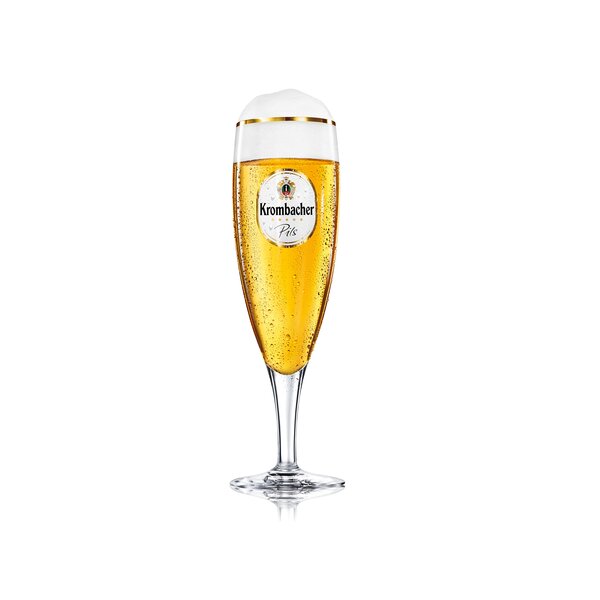 Schlankes, hohes Pokalglas mit Krombacher-Logo.