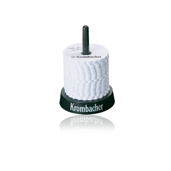 Schwarzer Tropfendeckchenständer mit weißem Krombacher Schriftzug und vielen weißen Tropfendeckchen.