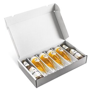 Adventskranz-Set bestehend aus vier Biergläsern und zwei Flaschen Krombacher Pils in Geschenbox. Krombacher Adventskranz-Set mit vier Biergläsern und zwei Flaschen Krombacher Pils in Geschenkbox.