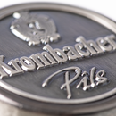 Schlüsselanhänger in Krombacher Kronkorken Form aus Metall mit integriertem Flaschenöffner.
